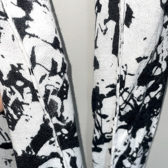 Kokun Abstract Granite Print Fitted Crew | Bamboo & Cashmere Top | Sz Medium - Picture 6 of 7